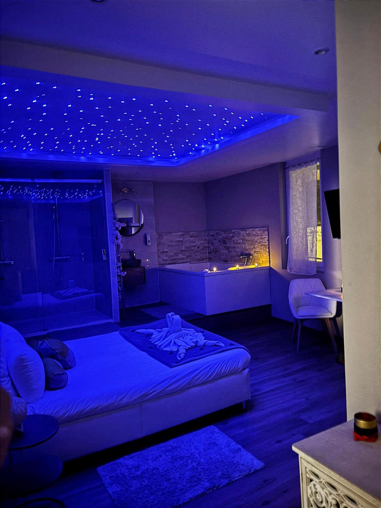 Studio Love Room Spa Baignoire Double La Ciotat Centre Port Cameră foto