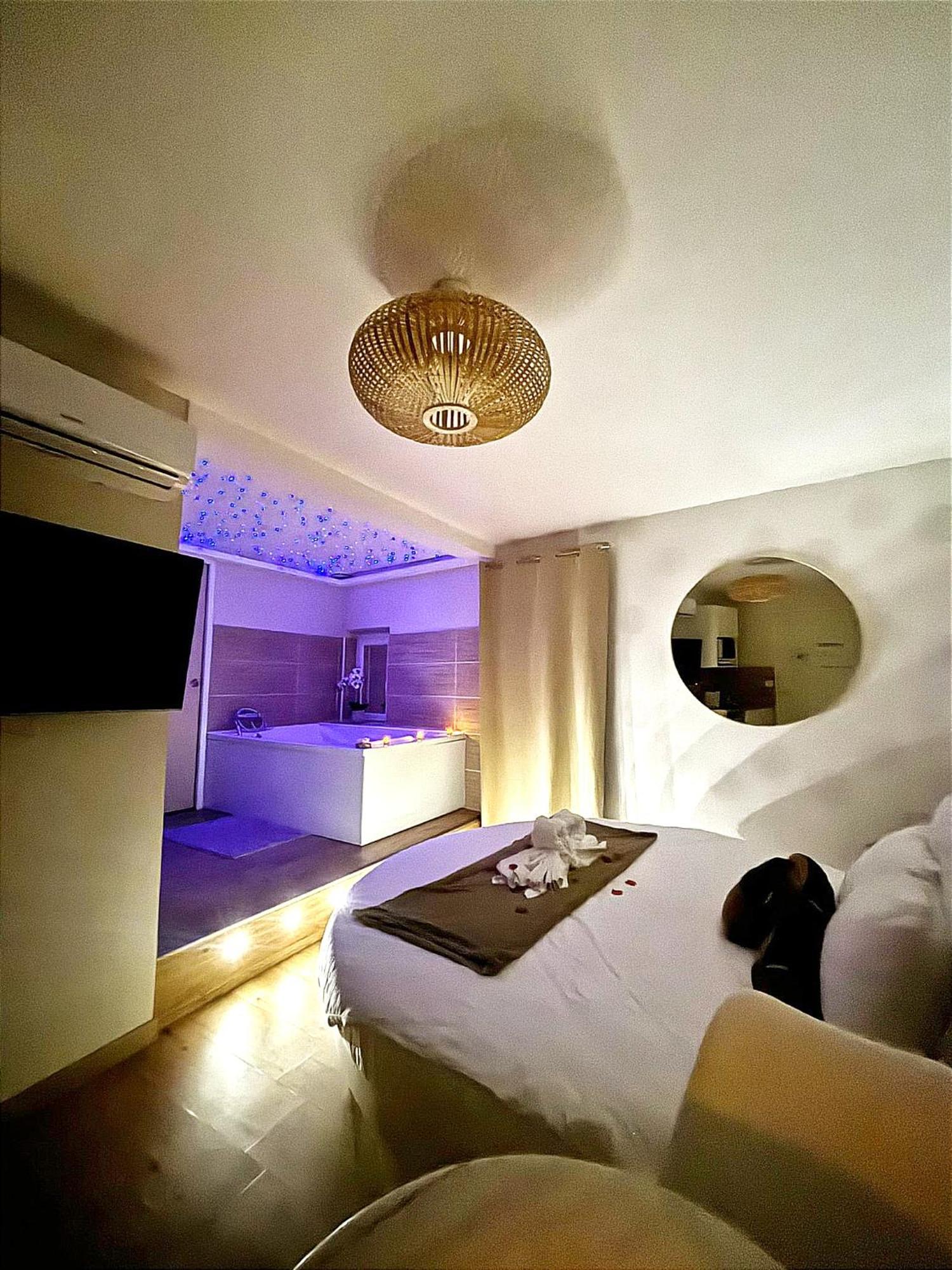 Studio Love Room Spa Baignoire Double La Ciotat Centre Port Cameră foto